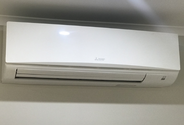 Split system airconditioner